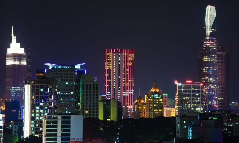 Lợi dụng lỗi nhân vật phẩm cũng tính là gian lận.